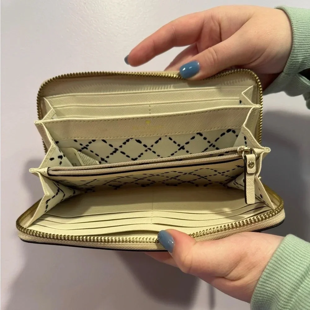 Kate Spade cream‎ bifold zipper wallet